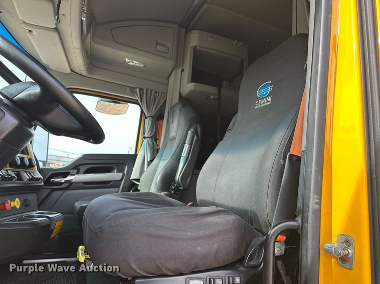 image for item ER4876 2022 Kenworth T680 semi truck