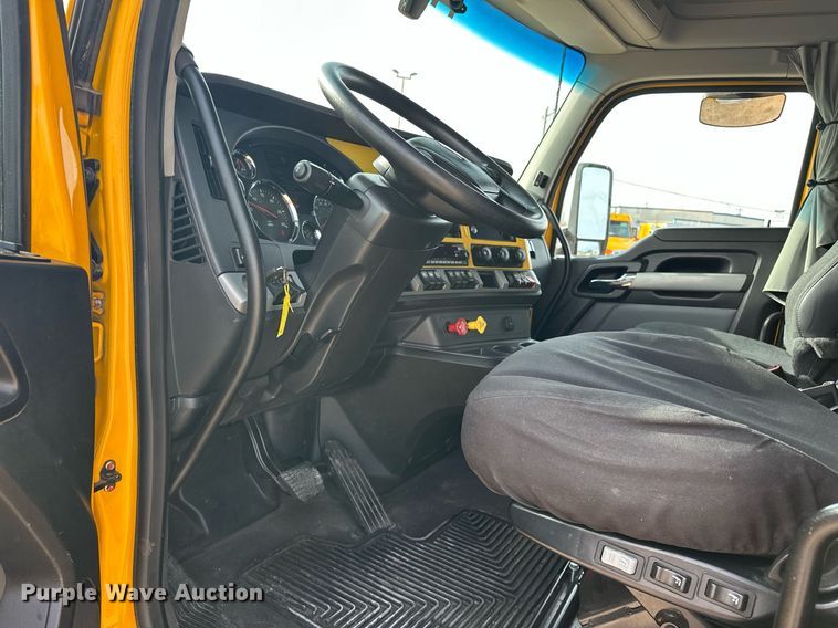 image for item ER4876 2022 Kenworth T680 semi truck