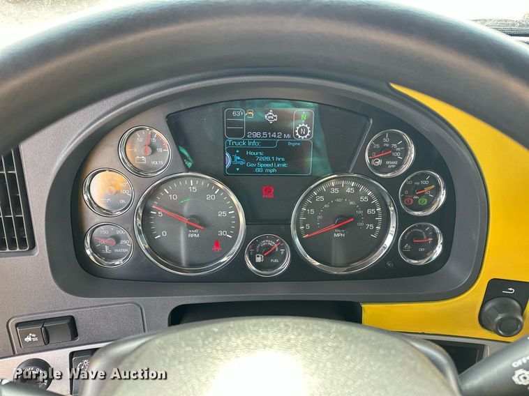 image for item ER4876 2022 Kenworth T680 semi truck