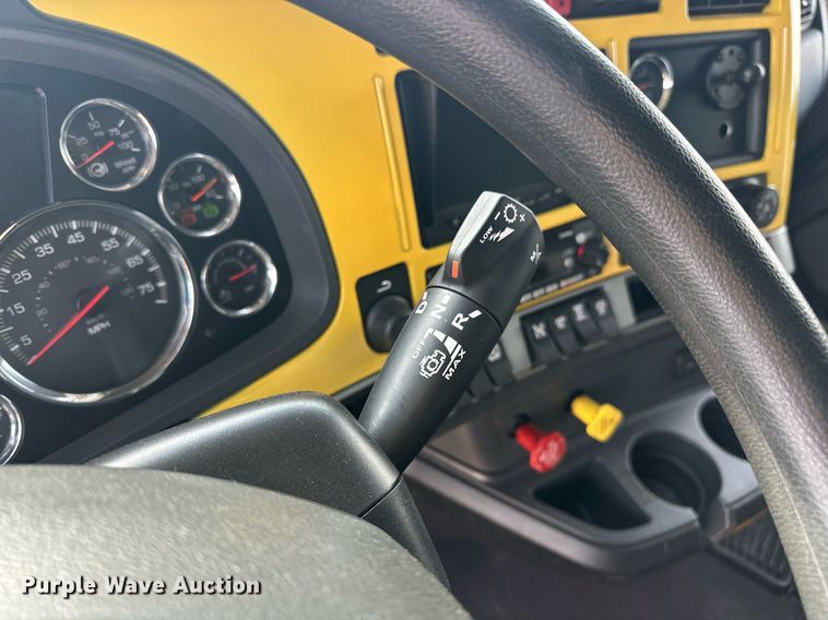 image for item ER4876 2022 Kenworth T680 semi truck