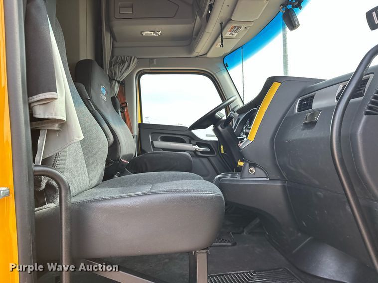 image for item ER4876 2022 Kenworth T680 semi truck