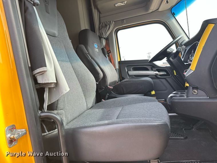 image for item ER4876 2022 Kenworth T680 semi truck