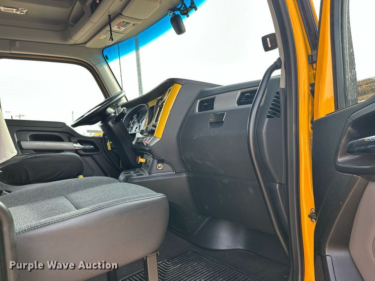 image for item ER4876 2022 Kenworth T680 semi truck