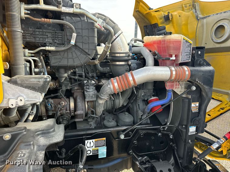 image for item ER4876 2022 Kenworth T680 semi truck