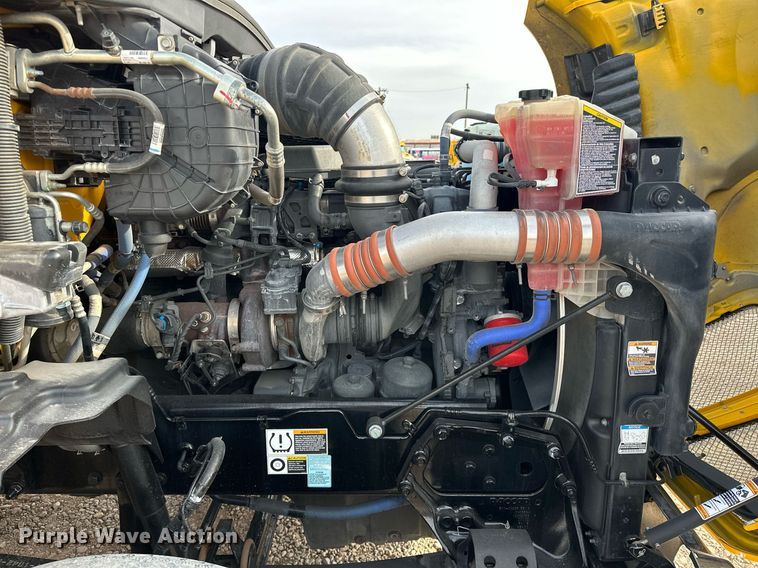 image for item ER4876 2022 Kenworth T680 semi truck