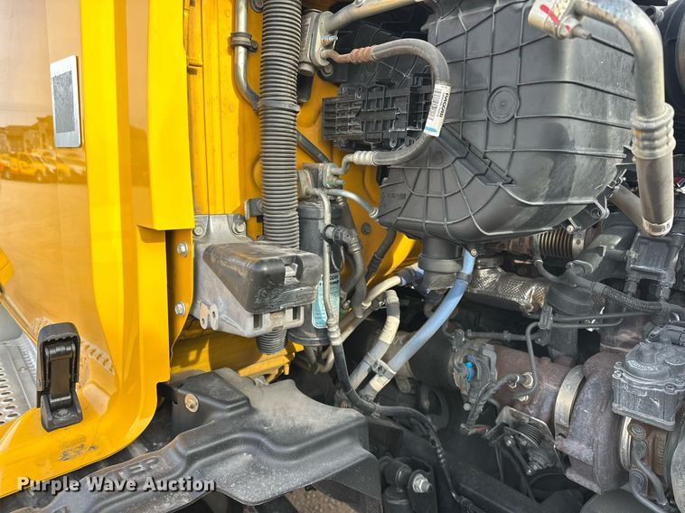 image for item ER4876 2022 Kenworth T680 semi truck