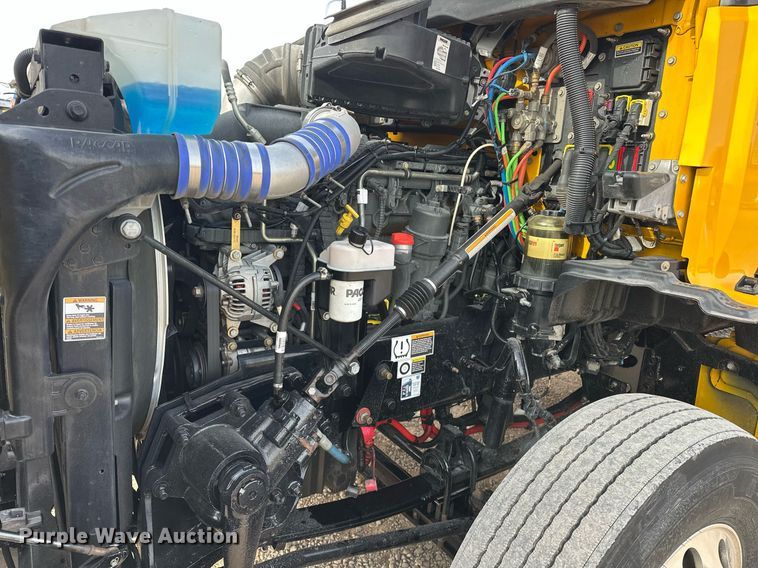 image for item ER4876 2022 Kenworth T680 semi truck