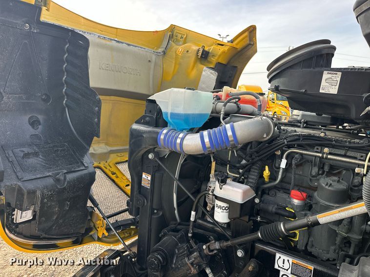 image for item ER4876 2022 Kenworth T680 semi truck