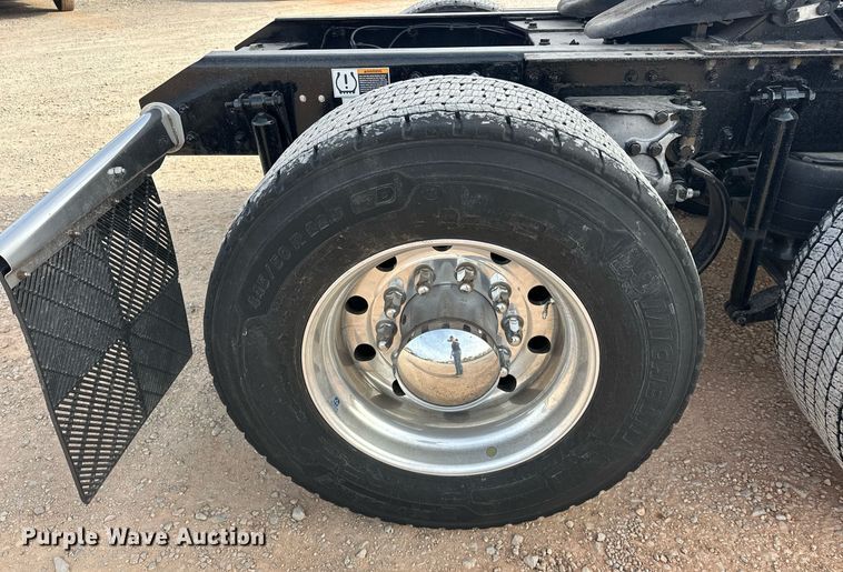 image for item ER4876 2022 Kenworth T680 semi truck