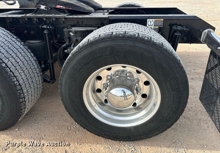 image for item ER4876 2022 Kenworth T680 semi truck