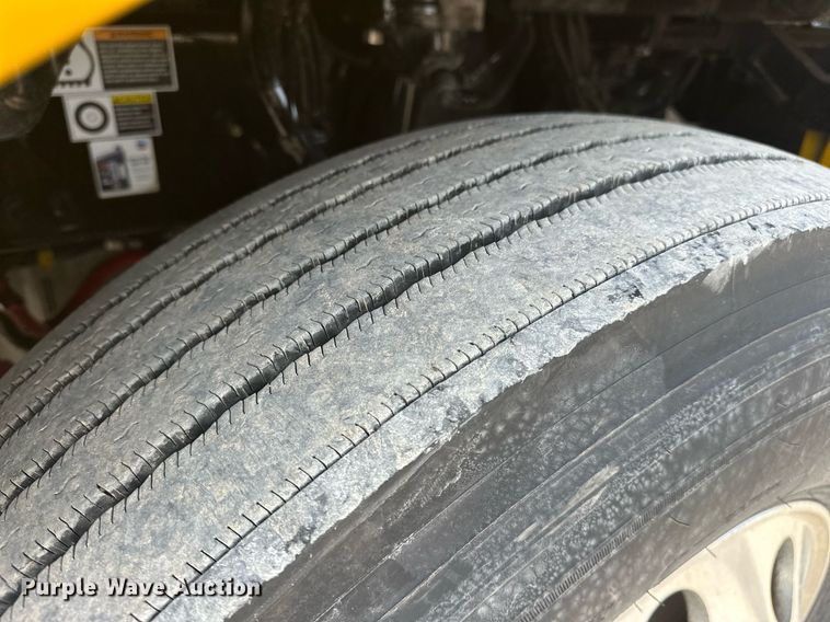 image for item ER4876 2022 Kenworth T680 semi truck