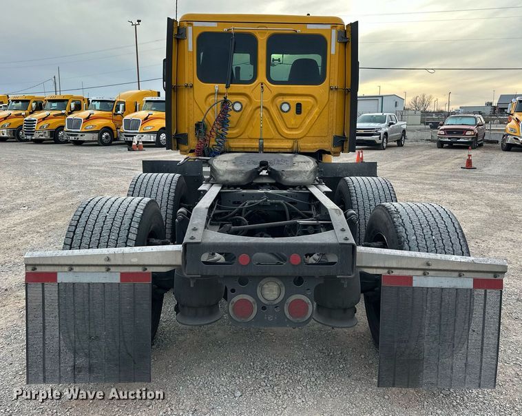 image for item ER4877 2021 Freightliner Cascadia 126 semi truck