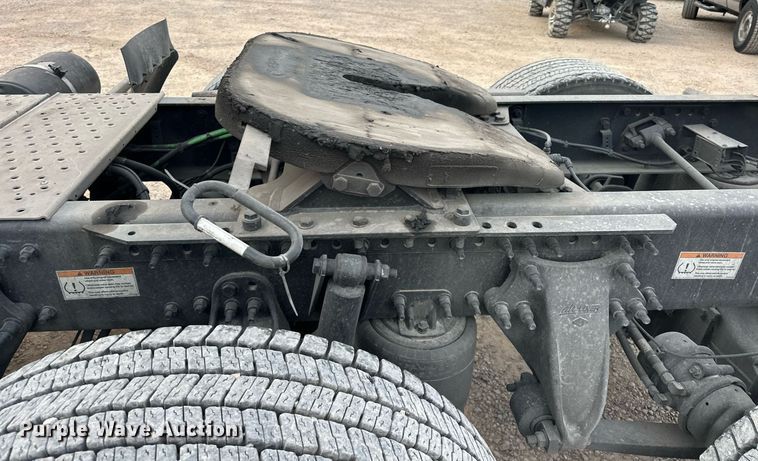 image for item ER4877 2021 Freightliner Cascadia 126 semi truck