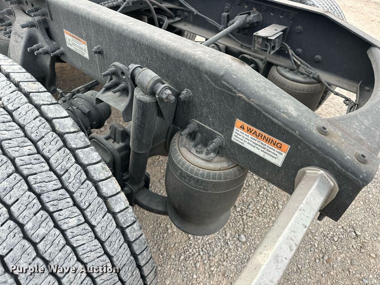 image for item ER4877 2021 Freightliner Cascadia 126 semi truck