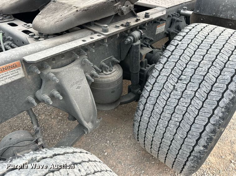 image for item ER4877 2021 Freightliner Cascadia 126 semi truck