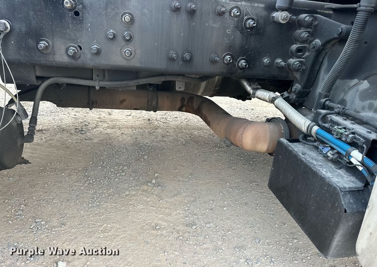 image for item ER4877 2021 Freightliner Cascadia 126 semi truck