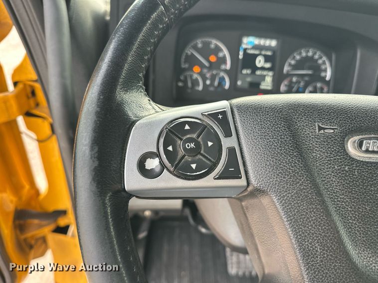 image for item ER4877 2021 Freightliner Cascadia 126 semi truck