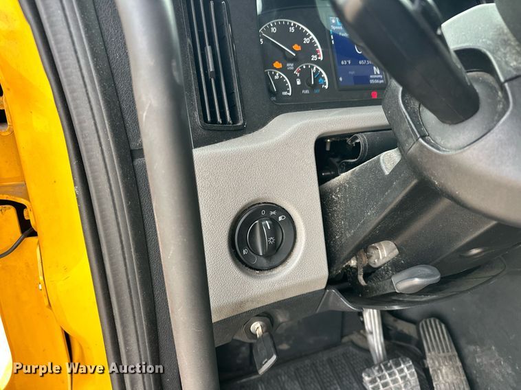 image for item ER4877 2021 Freightliner Cascadia 126 semi truck