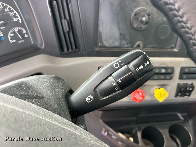 image for item ER4877 2021 Freightliner Cascadia 126 semi truck