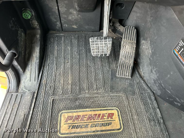 image for item ER4877 2021 Freightliner Cascadia 126 semi truck