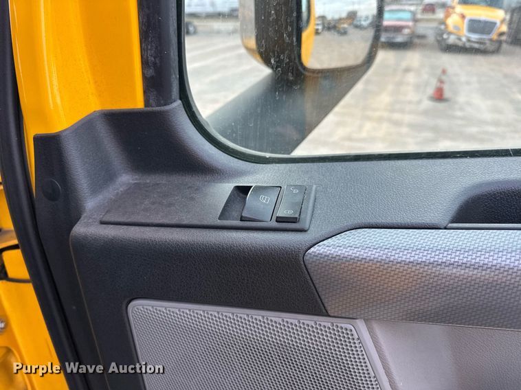 image for item ER4877 2021 Freightliner Cascadia 126 semi truck