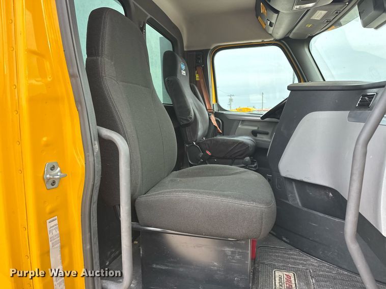 image for item ER4877 2021 Freightliner Cascadia 126 semi truck