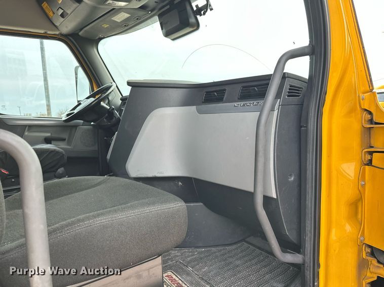 image for item ER4877 2021 Freightliner Cascadia 126 semi truck