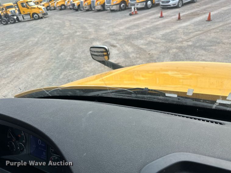 image for item ER4877 2021 Freightliner Cascadia 126 semi truck