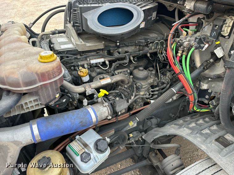 image for item ER4877 2021 Freightliner Cascadia 126 semi truck