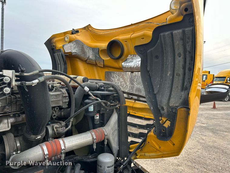 image for item ER4877 2021 Freightliner Cascadia 126 semi truck