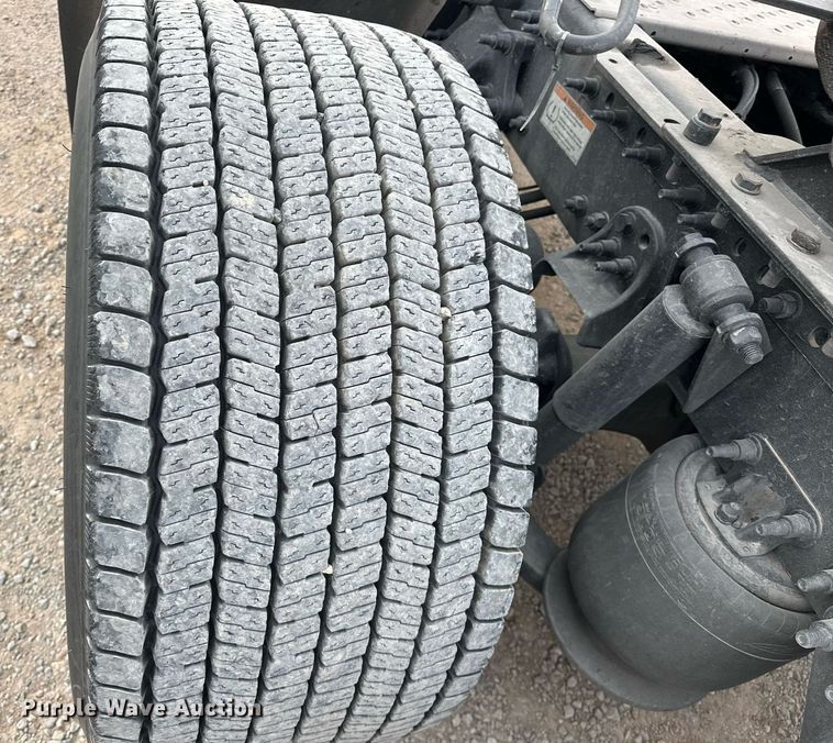 image for item ER4877 2021 Freightliner Cascadia 126 semi truck