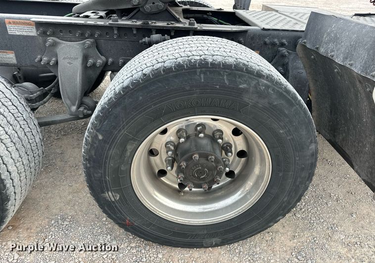 image for item ER4877 2021 Freightliner Cascadia 126 semi truck