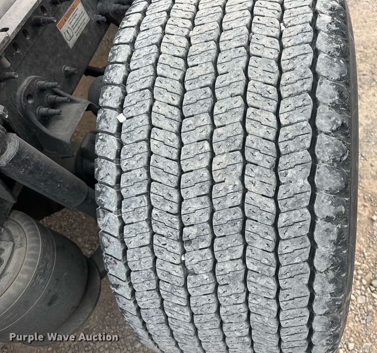 image for item ER4877 2021 Freightliner Cascadia 126 semi truck