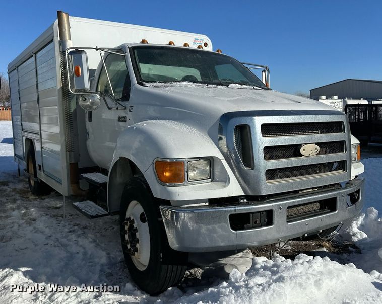 image for item ER8576 2009 Ford F650 Super Duty XL delivery truck
