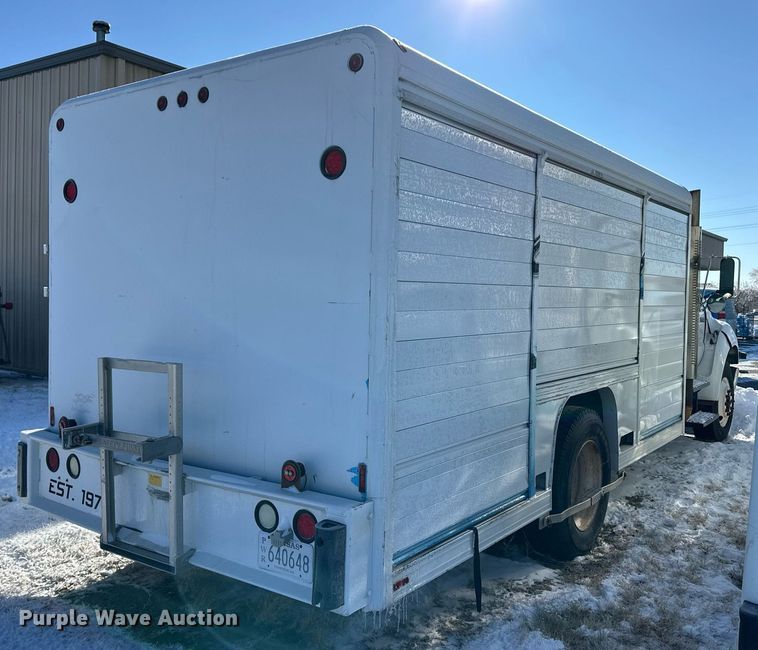 image for item ER8576 2009 Ford F650 Super Duty XL delivery truck