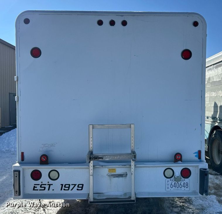 image for item ER8576 2009 Ford F650 Super Duty XL delivery truck