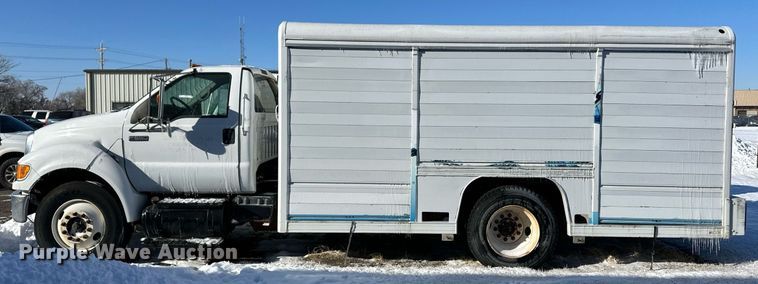 image for item ER8576 2009 Ford F650 Super Duty XL delivery truck