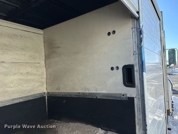 image for item ER8576 2009 Ford F650 Super Duty XL delivery truck