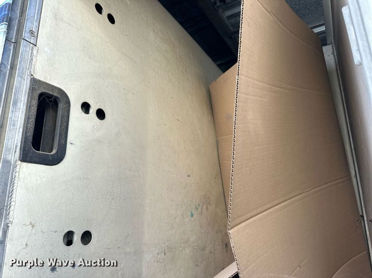 image for item ER8576 2009 Ford F650 Super Duty XL delivery truck