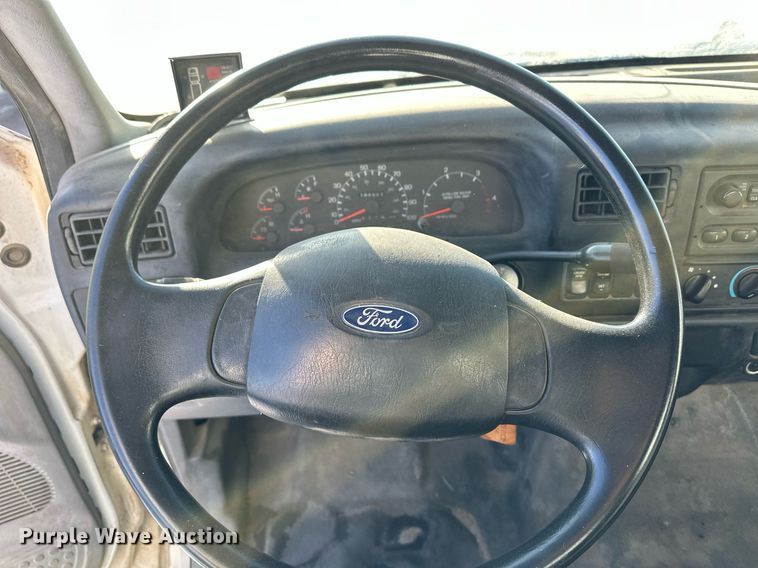 image for item ER8576 2009 Ford F650 Super Duty XL delivery truck