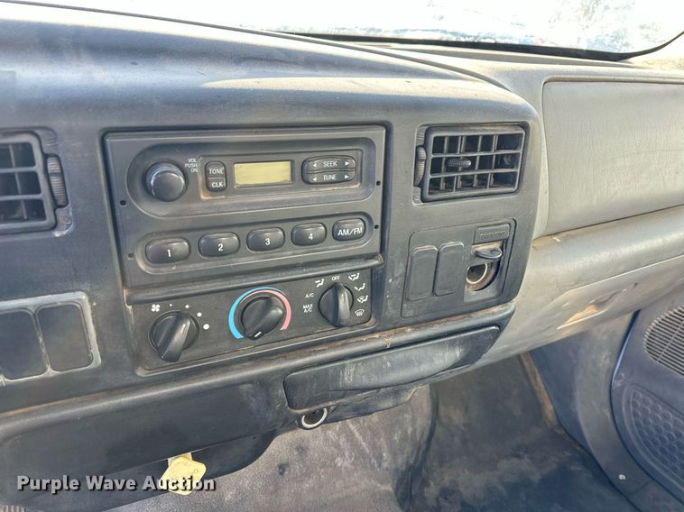 image for item ER8576 2009 Ford F650 Super Duty XL delivery truck