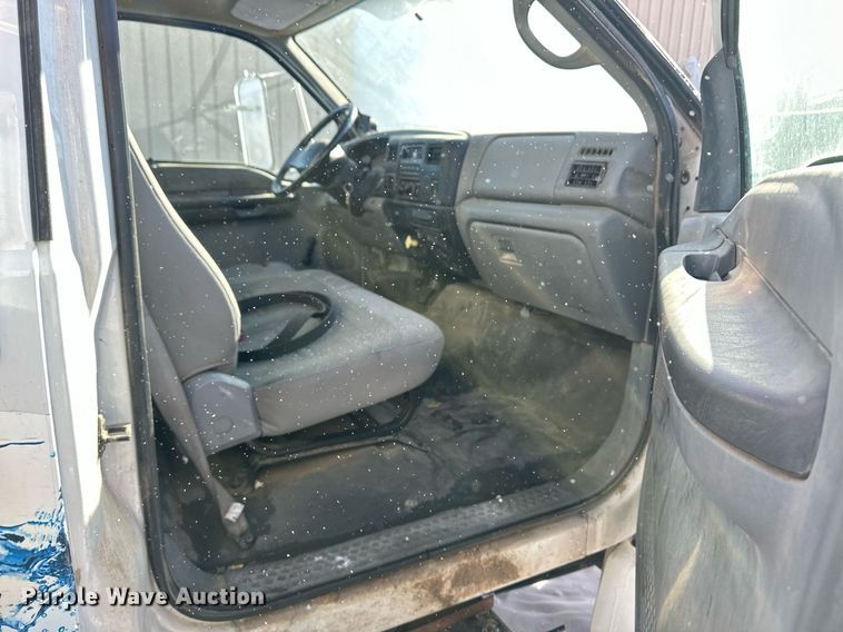 image for item ER8576 2009 Ford F650 Super Duty XL delivery truck