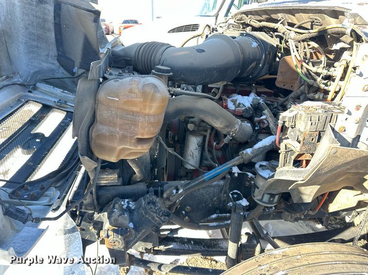 image for item ER8576 2009 Ford F650 Super Duty XL delivery truck