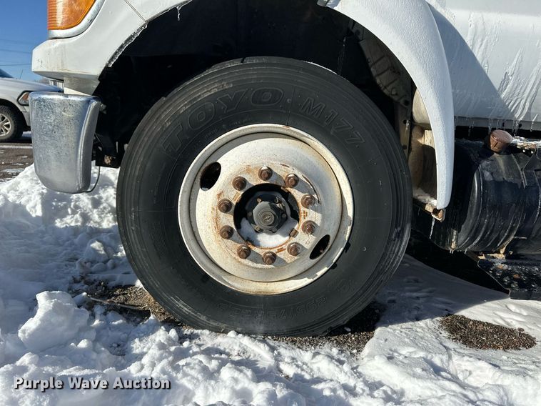 image for item ER8576 2009 Ford F650 Super Duty XL delivery truck