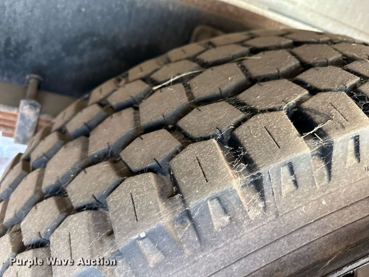 image for item ER8576 2009 Ford F650 Super Duty XL delivery truck