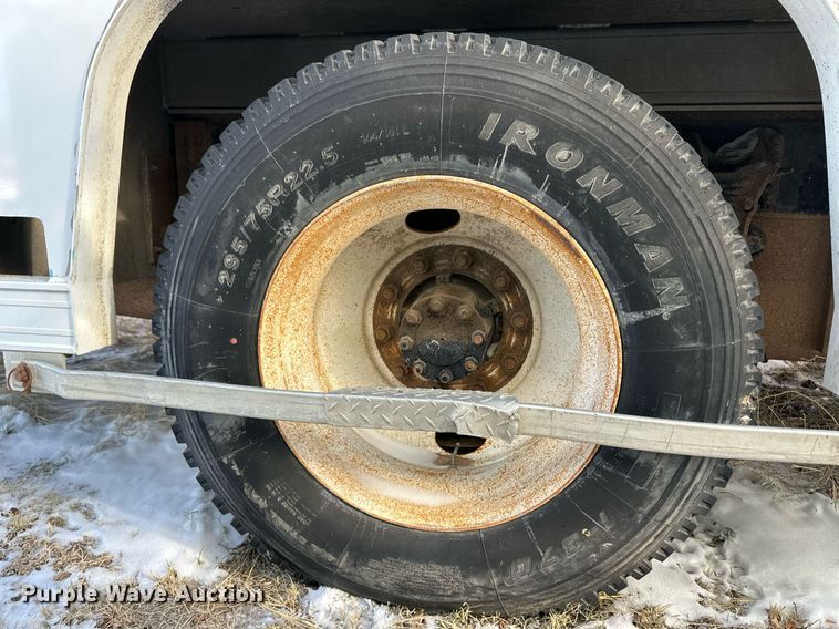 image for item ER8576 2009 Ford F650 Super Duty XL delivery truck