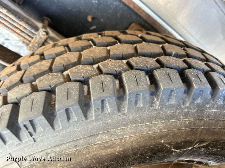 image for item ER8576 2009 Ford F650 Super Duty XL delivery truck