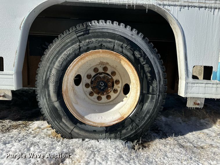 image for item ER8576 2009 Ford F650 Super Duty XL delivery truck