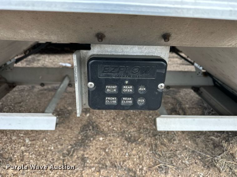 image for item ER8661 2018 Timpte grain trailer