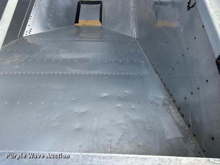 image for item ER8661 2018 Timpte grain trailer